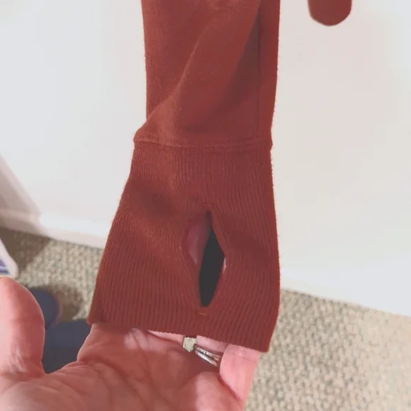 Athleta Rust Color V Neck Sweatshirt. Size M - Picture 3 of 8